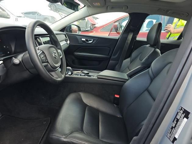 Used 2025 Volvo S60 B5 Core image 10