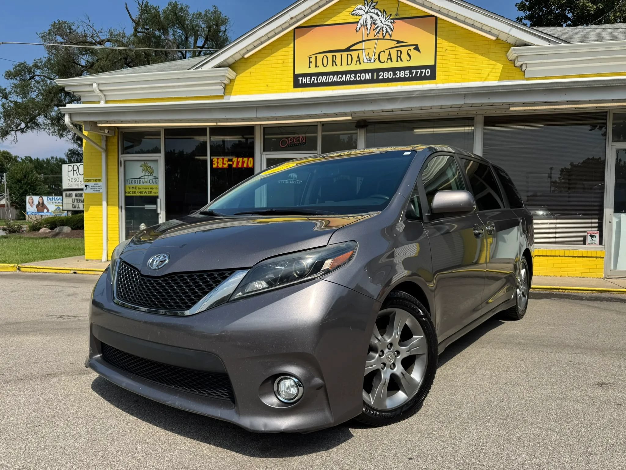 Used 2015 Toyota Sienna SE w/ SE Preferred Package FWD image 1