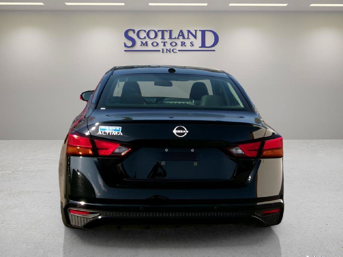 Used 2025 Nissan Altima 2.5 SV FWD image 7