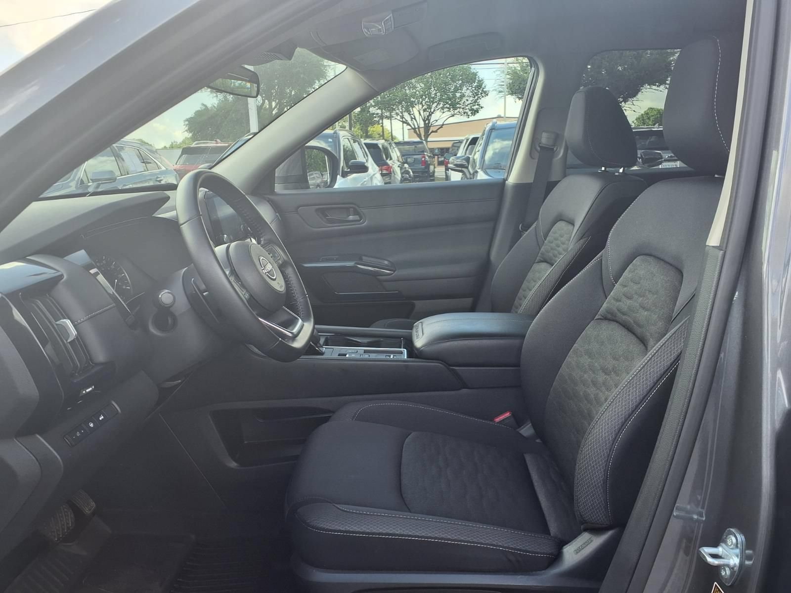 Used 2025 Nissan Pathfinder SV FWD image 17
