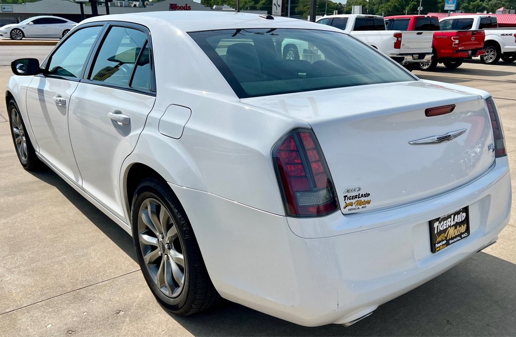 Used 2014 Chrysler 300 S AWD/4WD image 5
