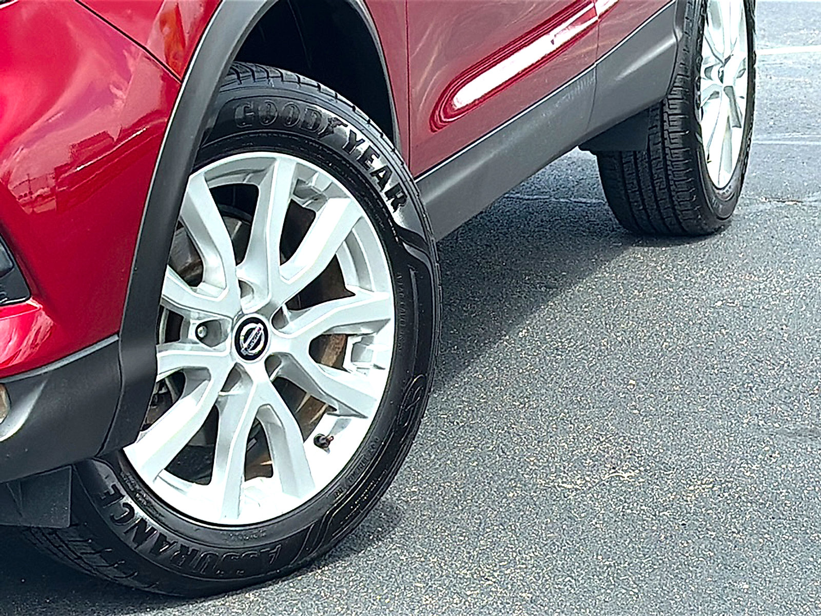 Used 2022 Nissan Rogue Sport SV w/ Technology Package FWD image 3