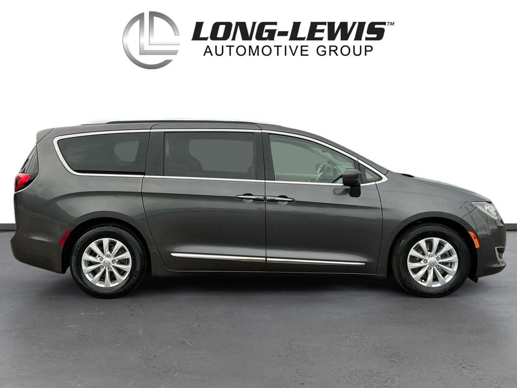 Used 2018 Chrysler Pacifica Touring-L FWD image 8