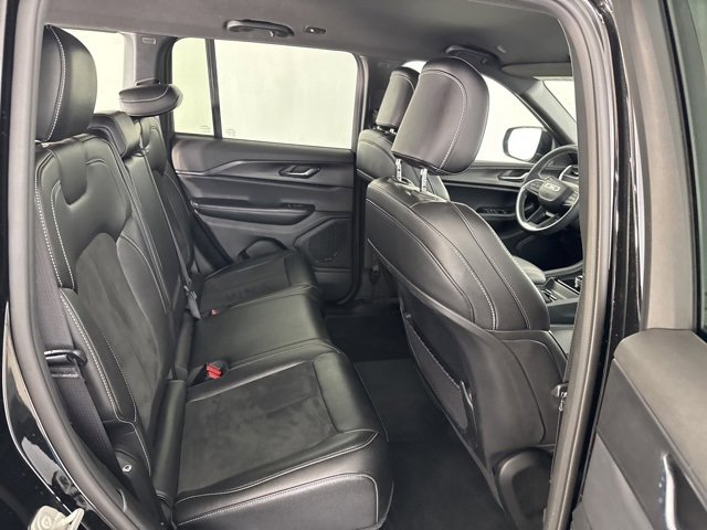 Used 2024 Jeep Grand Cherokee Altitude image 24