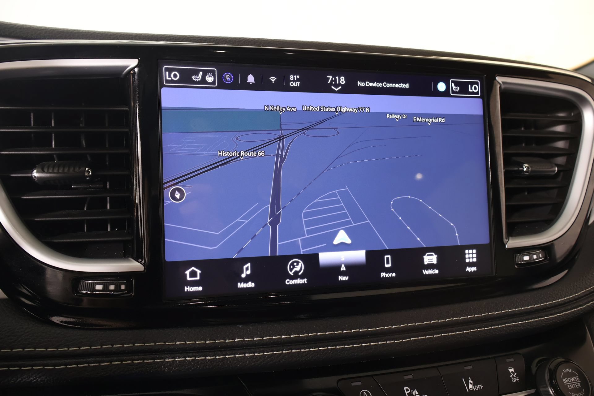 Used 2025 Chrysler Pacifica Limited FWD image 8