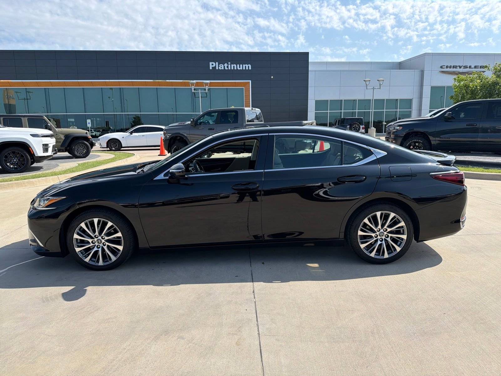 Used 2021 Lexus ES 250 w/ Premium Package AWD/4WD image 2
