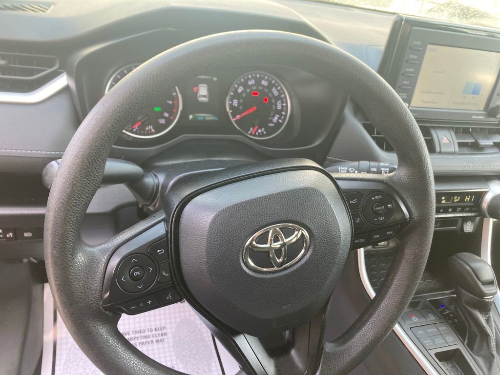 Used 2022 Toyota RAV4 XLE image 18