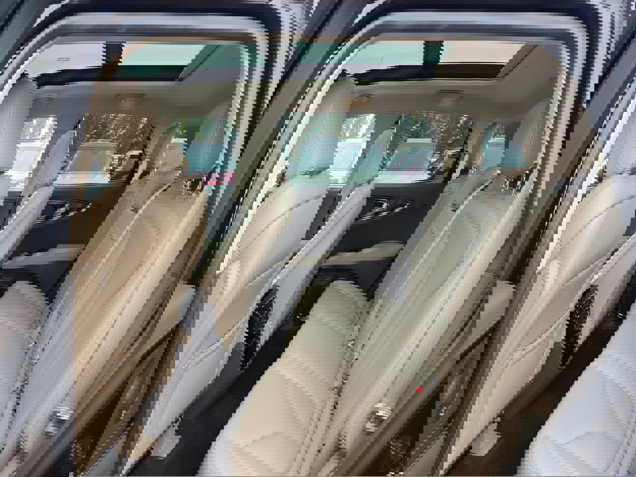 Used 2022 Lincoln Nautilus Reserve w/ Equipment Group 201A image 9