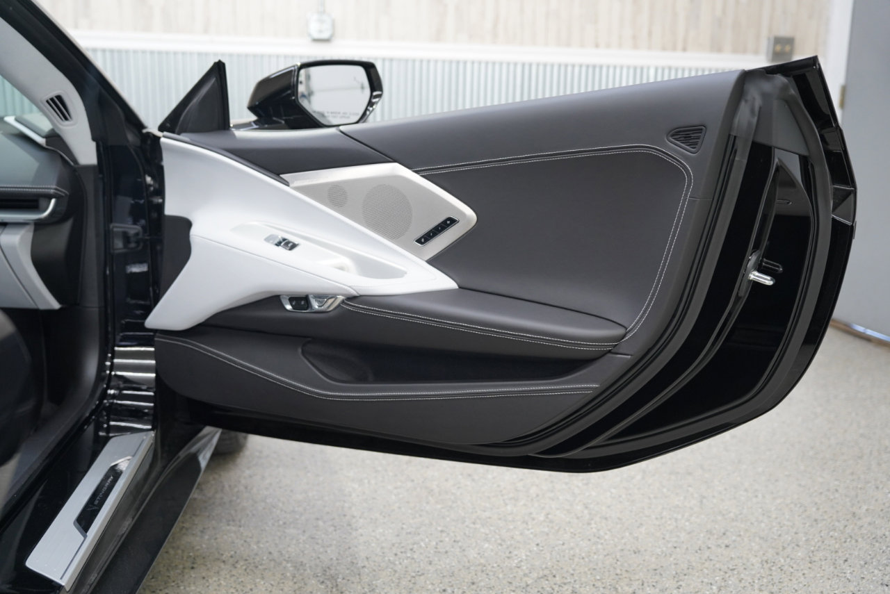 Used 2025 Chevrolet Corvette Stingray Premium Conv w/ Z51 Performance Package image 32