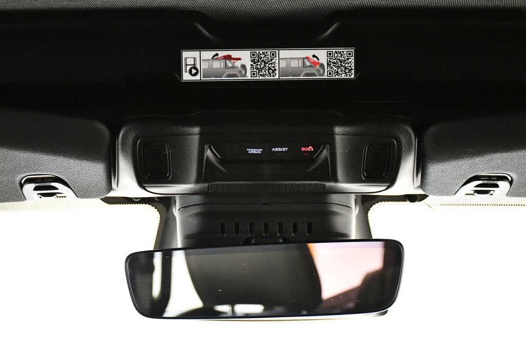 Used 2025 Jeep Wrangler Sahara image 17