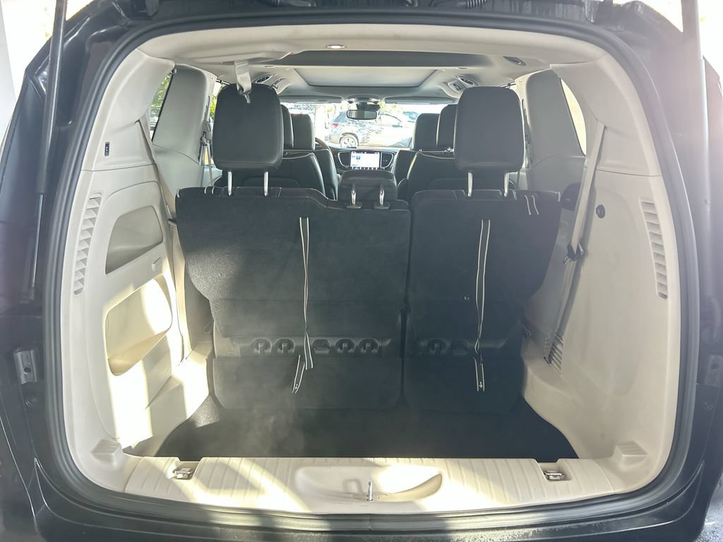 Used 2023 Chrysler Pacifica Limited FWD image 38
