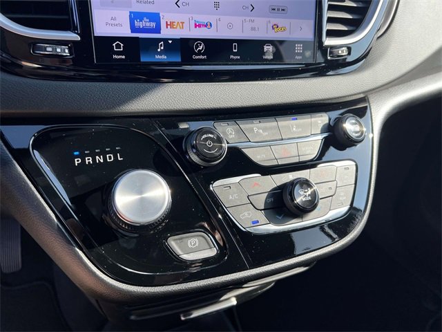 New 2025 Chrysler Voyager LX image 21