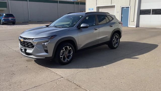 Used 2025 Chevrolet Trax LT image 4