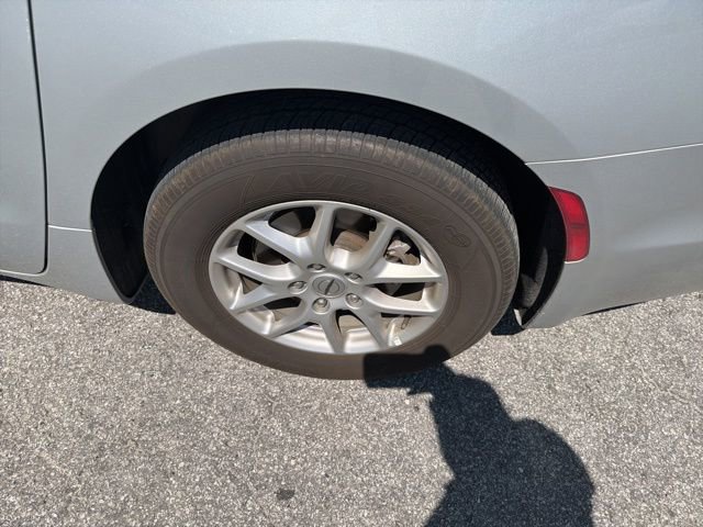 Used 2024 Chrysler Pacifica Touring-L FWD image 4