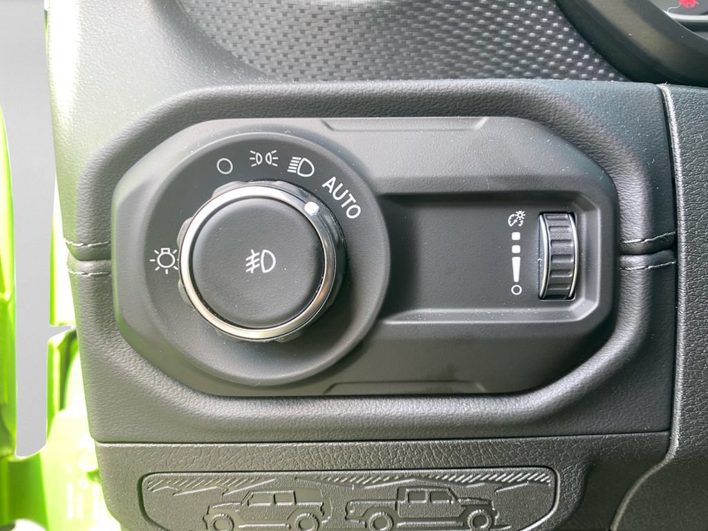 Used 2025 Jeep Wrangler Unlimited Rubicon AWD/4WD image 23