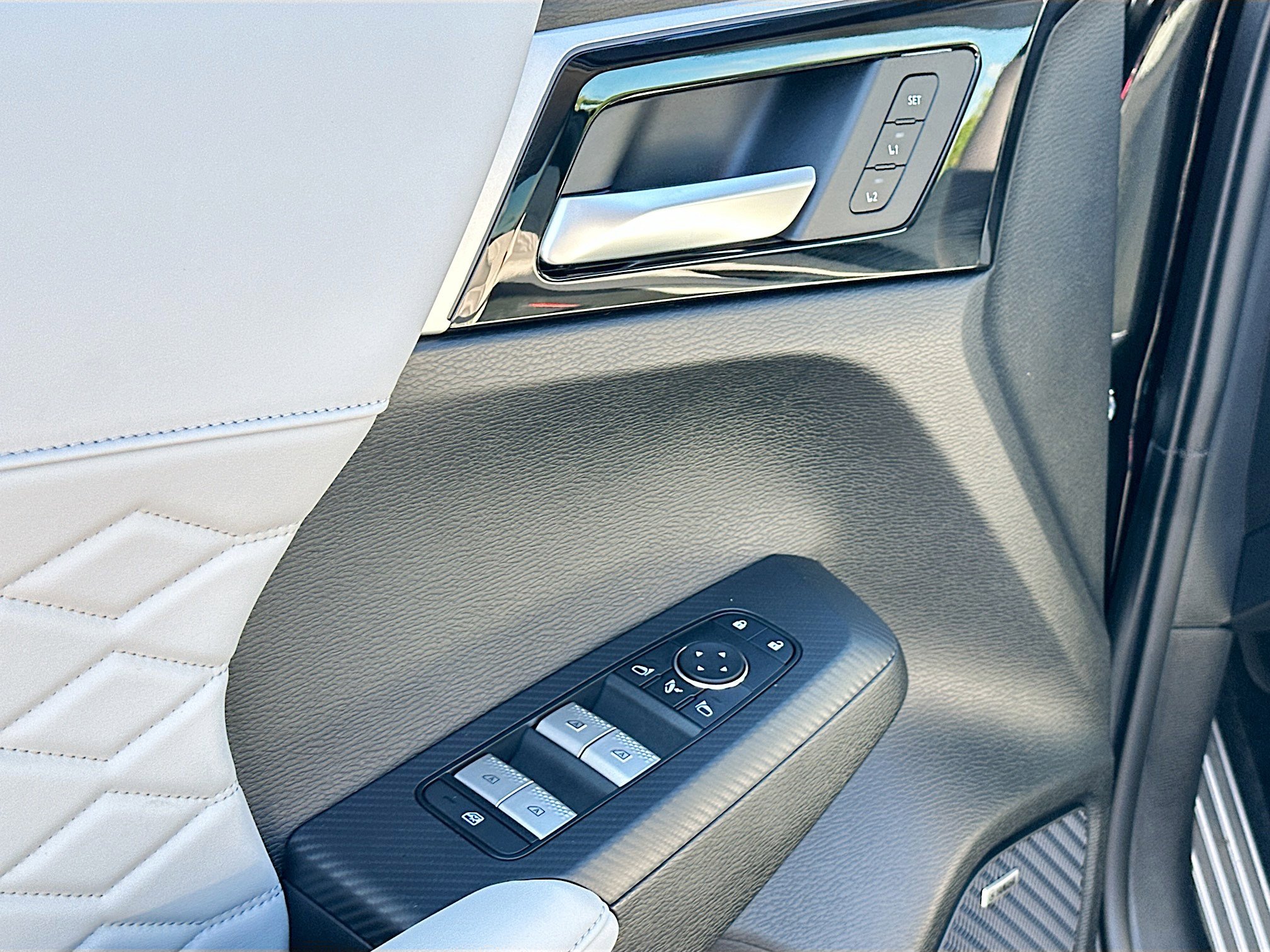New 2025 Mitsubishi Outlander SEL image 13