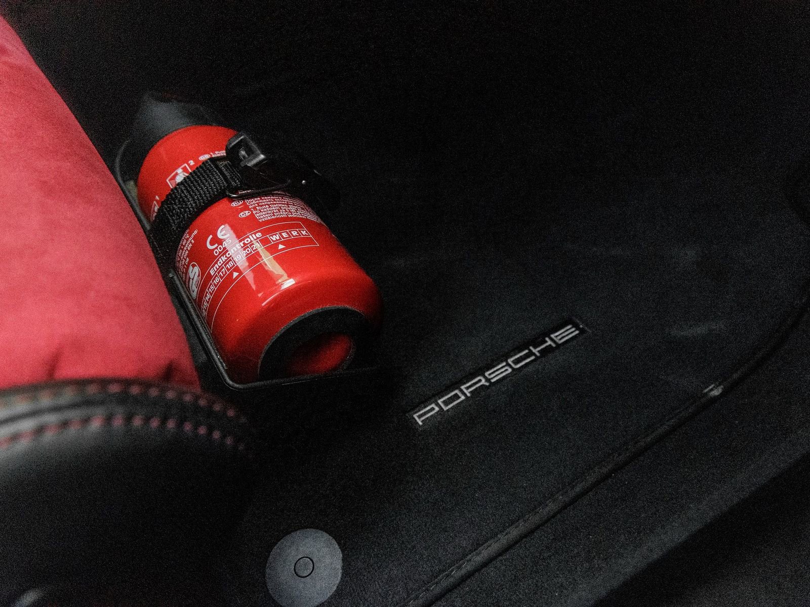 Used 2018 Porsche 911 GT2 RS image 38