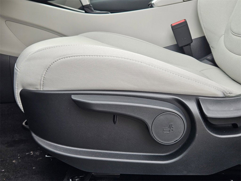 Used 2025 Hyundai Tucson SE image 17