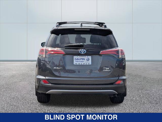 Used 2017 Toyota RAV4 SE image 4