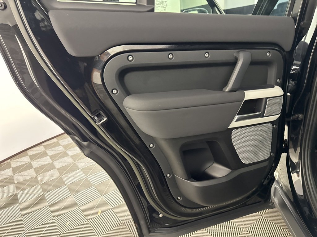 Used 2023 Land Rover Defender 130 S image 18