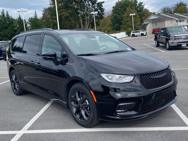 New 2026 Chrysler Pacifica Limited w/ S Appearance Package FWD image 2