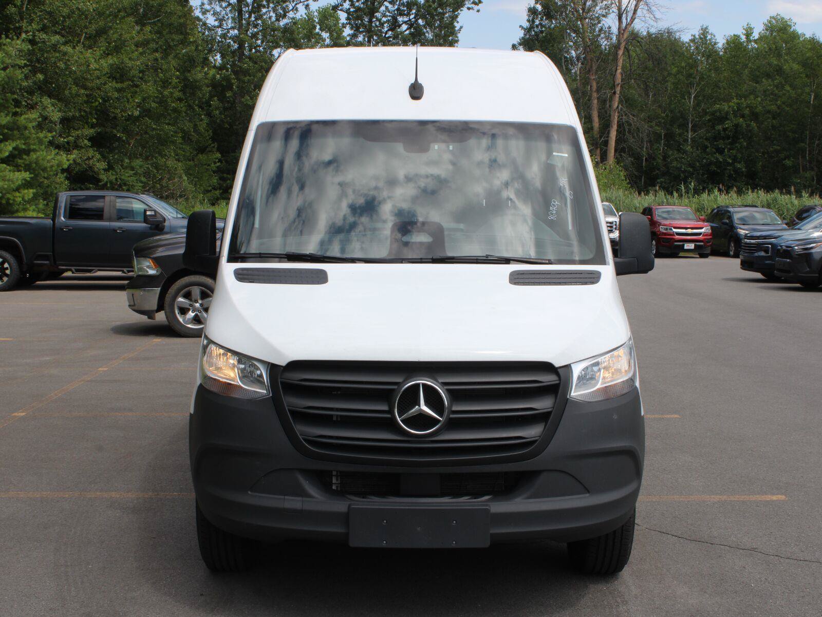 Used 2025 Mercedes-Benz Sprinter 2500 image 3