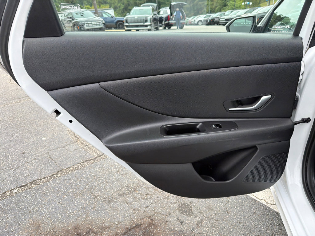 Used 2024 Hyundai Elantra SEL FWD image 21