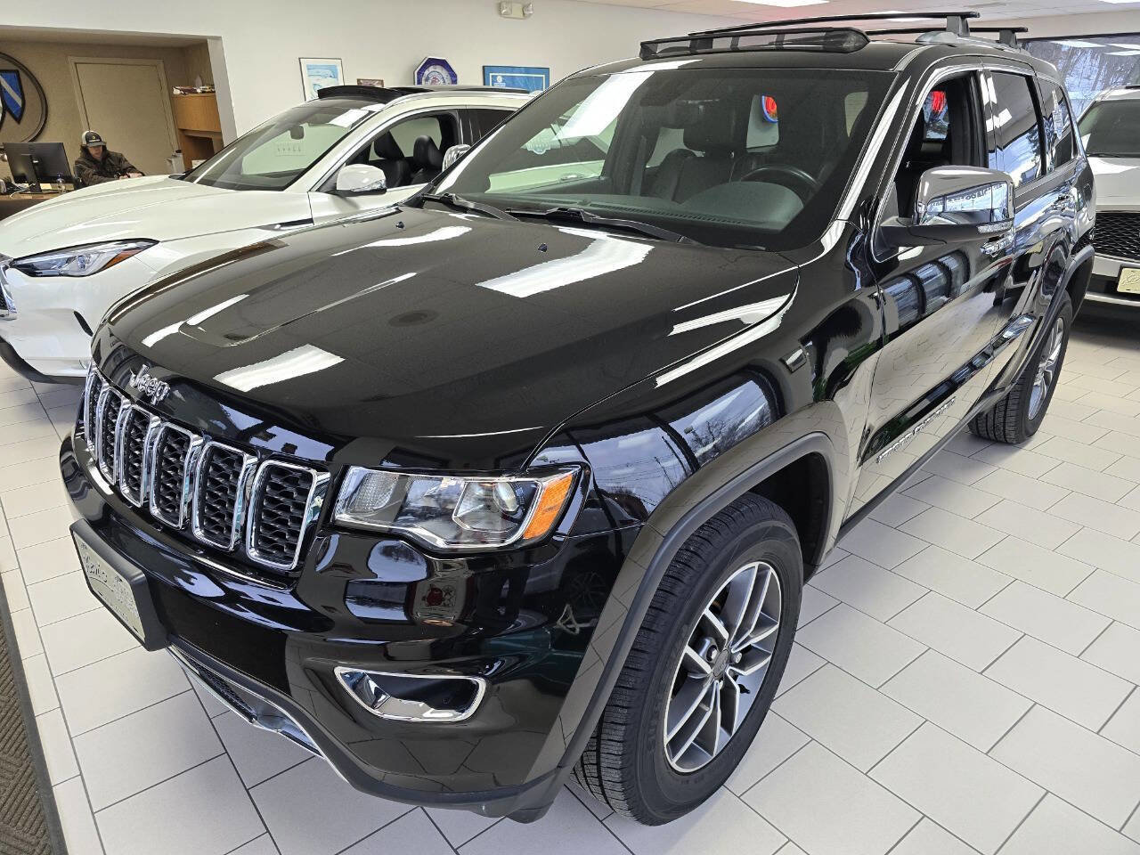 Used 2021 Jeep Grand Cherokee Limited AWD/4WD image 1