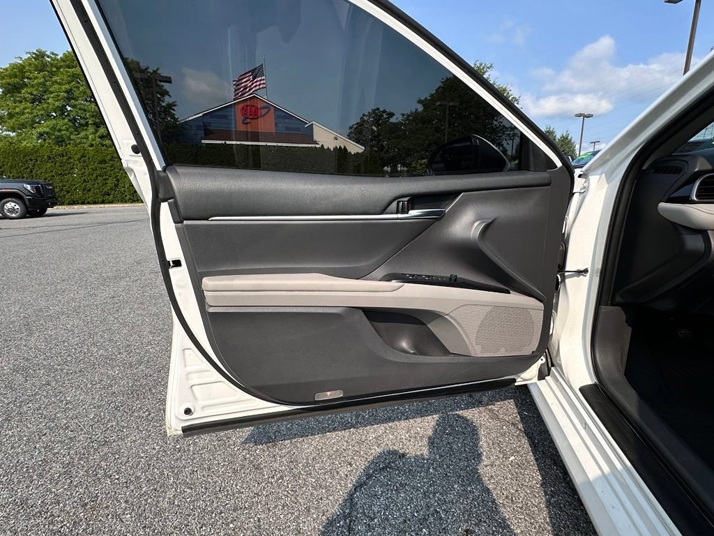 Used 2019 Toyota Camry LE FWD image 23