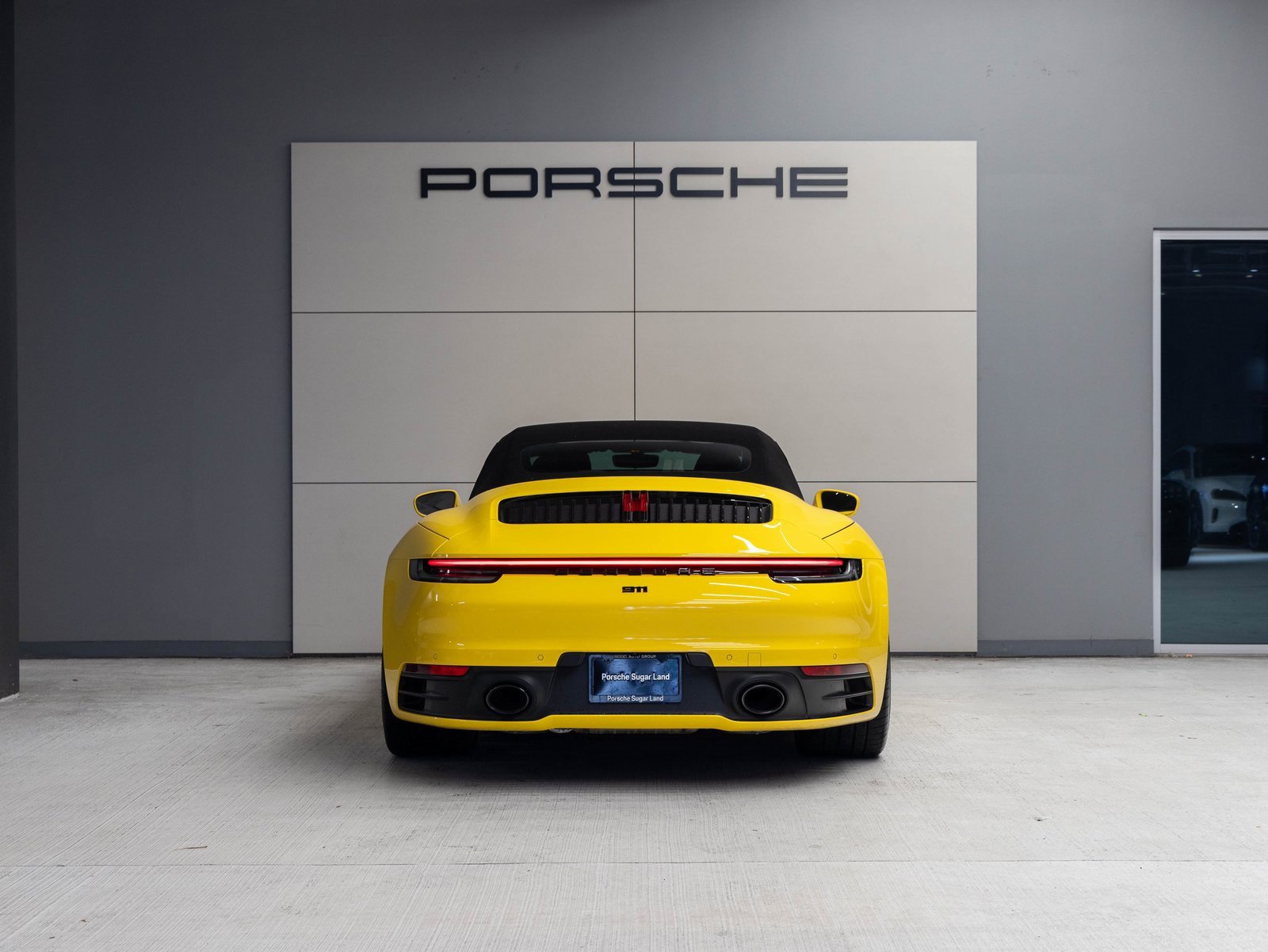 Used 2023 Porsche 911 Carrera image 6