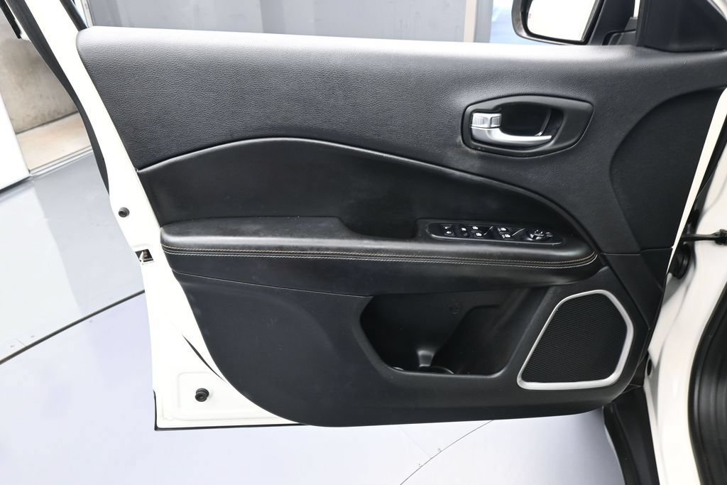 Used 2020 Jeep Compass Latitude FWD image 13