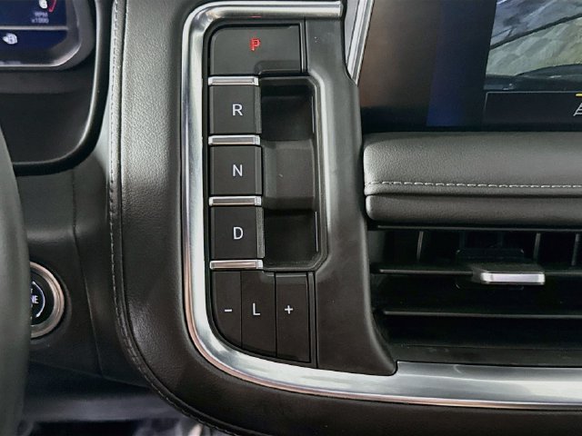 Used 2023 Chevrolet Suburban LT RWD image 19