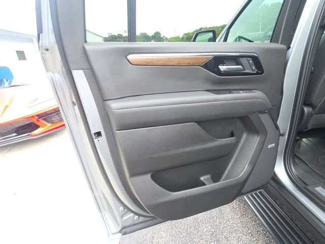 Used 2025 Chevrolet Suburban High Country AWD/4WD image 29