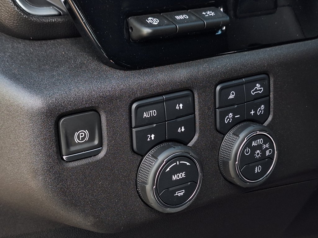 Used 2024 Chevrolet Silverado 1500 High Country w/ Technology Package AWD/4WD image 21