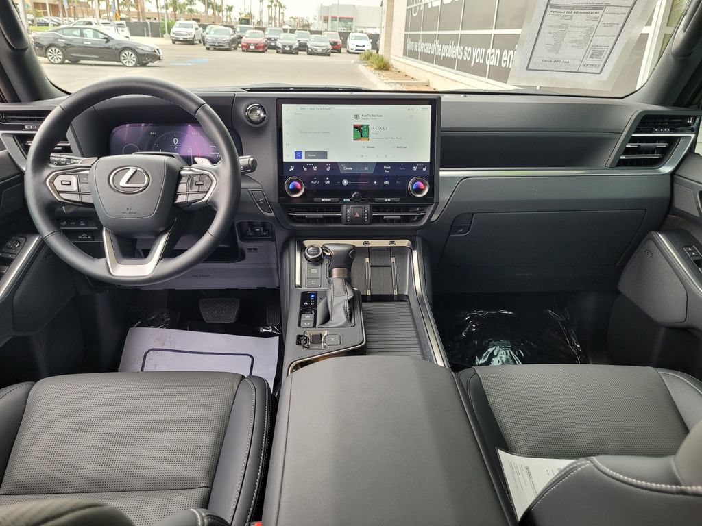 Used 2026 Lexus GX 550 w/ Accessory Package (31) AWD/4WD image 18