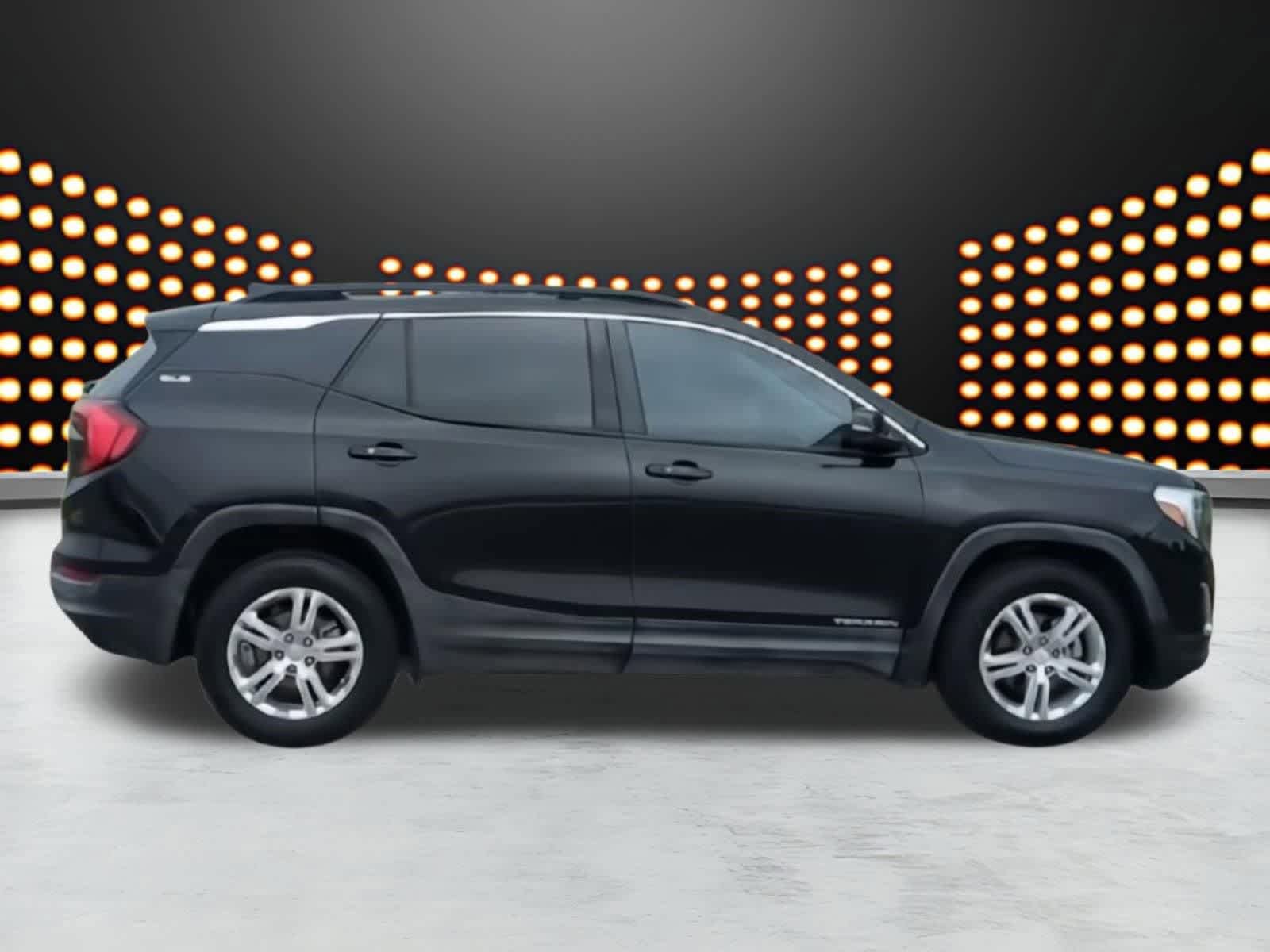 Used 2018 GMC Terrain SLE w/ Driver Convenience Package FWD image 9
