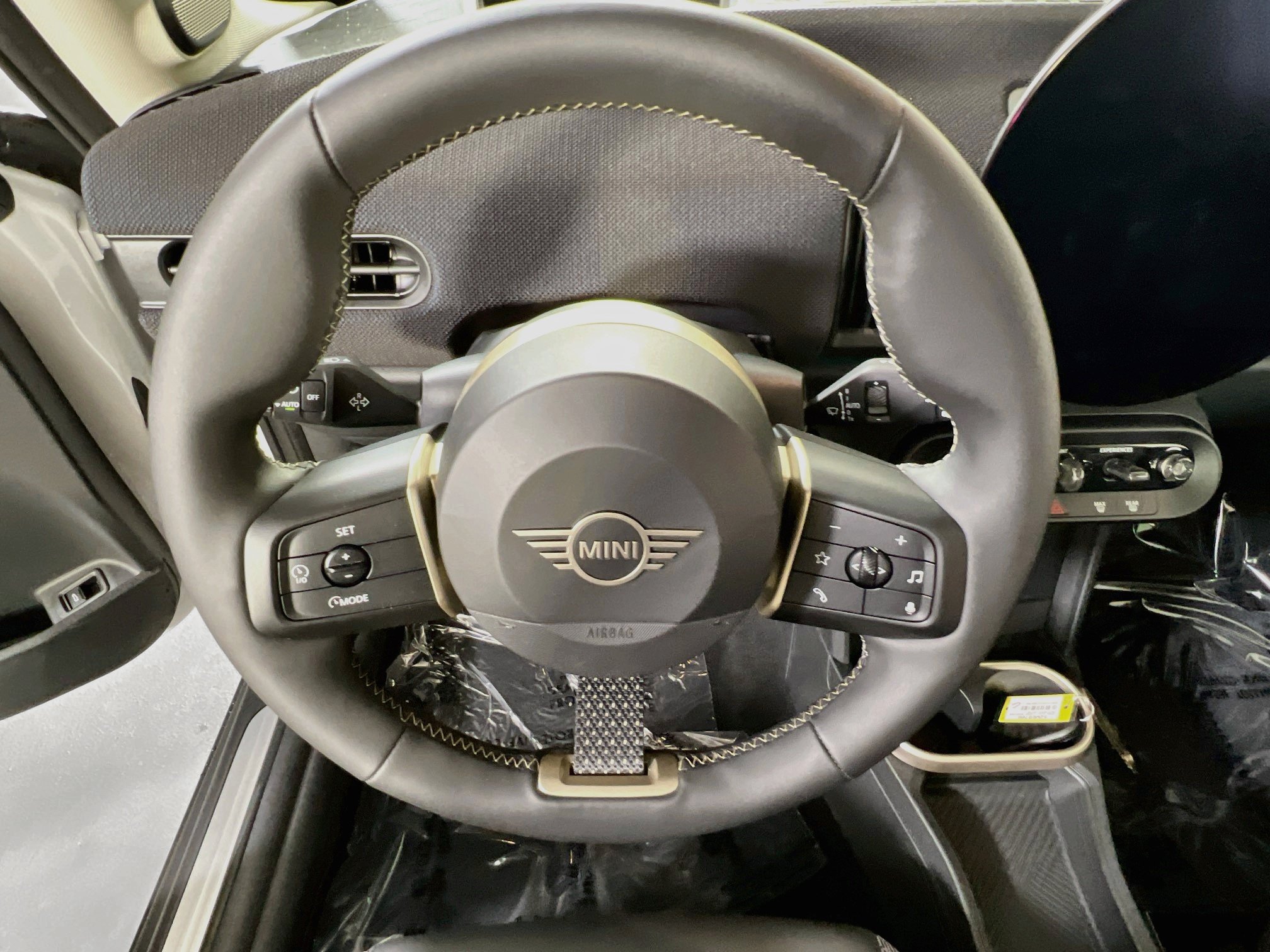 Used 2025 MINI Cooper 2-Door Hardtop FWD image 10