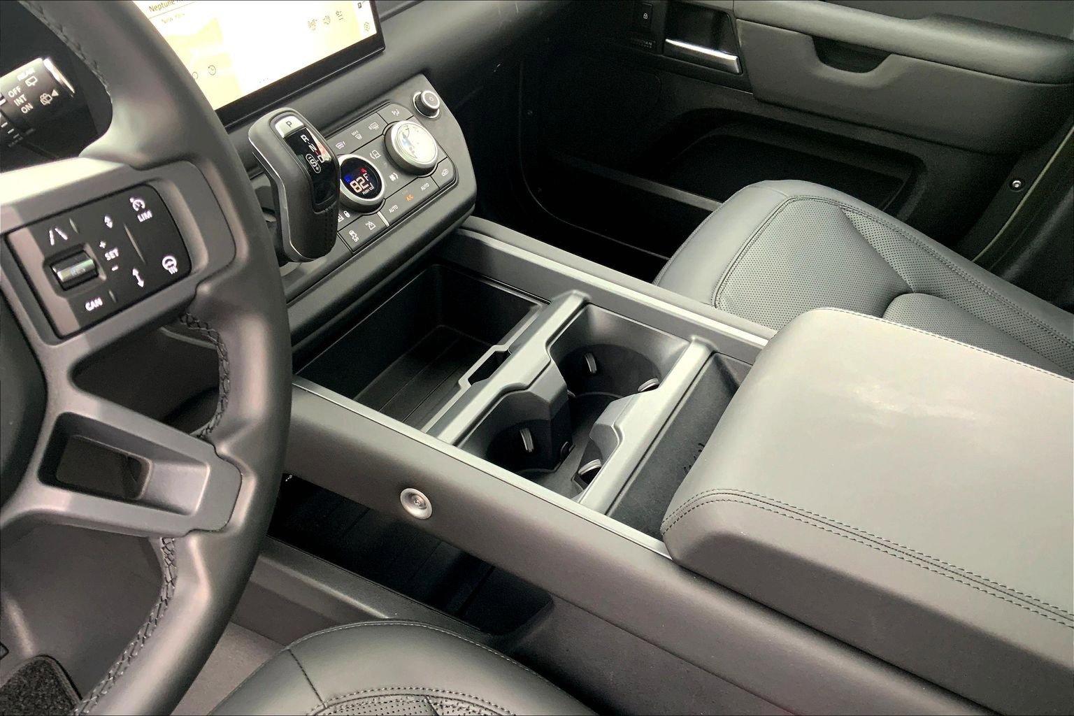 Used 2025 Land Rover Defender 110 X-Dynamic SE image 16