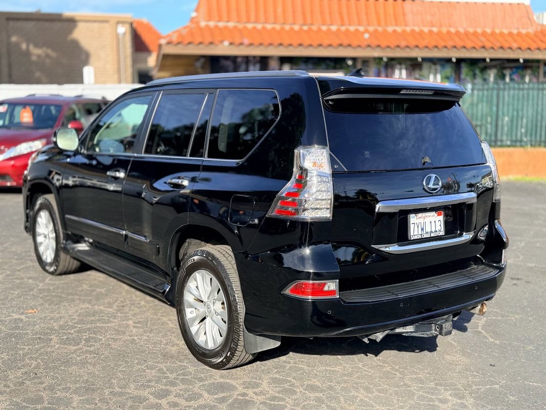 Used 2017 Lexus GX 460 image 4