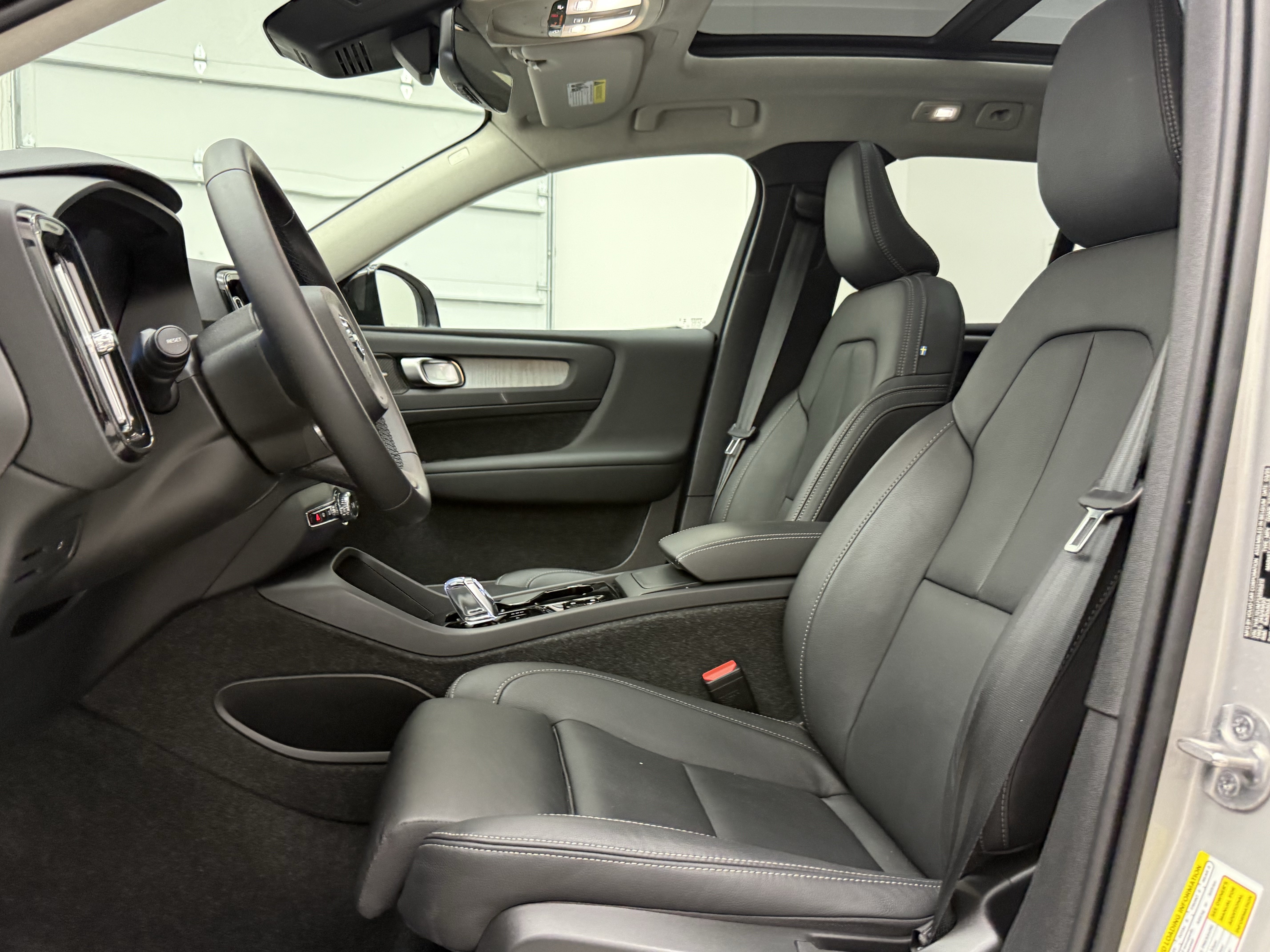 Certified 2025 Volvo XC40 B5 Ultra AWD/4WD image 13