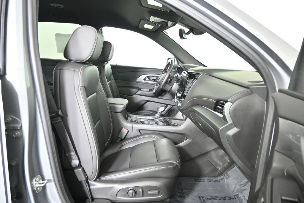 Used 2023 Chevrolet Traverse LT w/ LT Premium Package AWD/4WD image 12