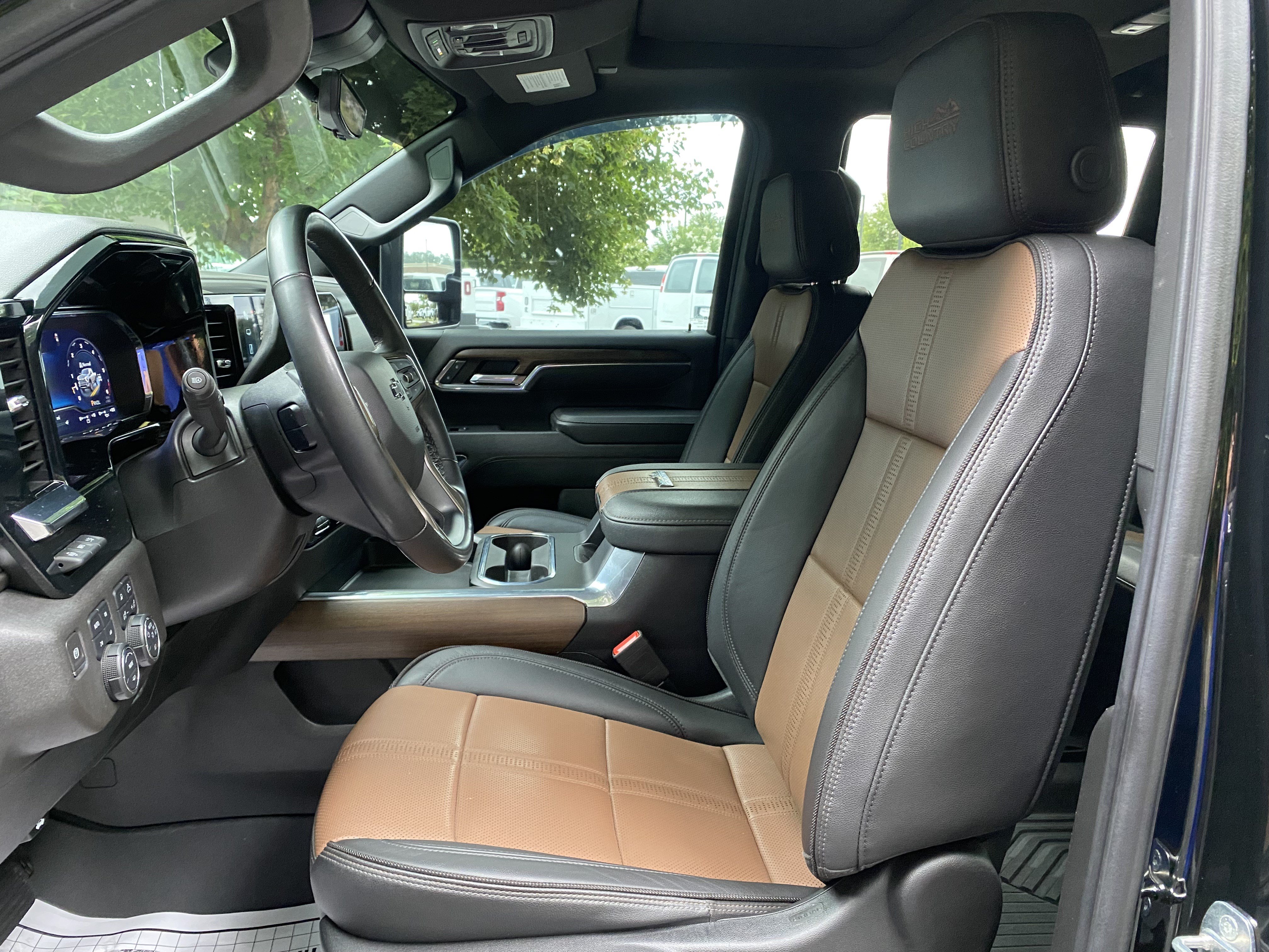 Used 2024 Chevrolet Silverado 2500 High Country w/ High Country Premium Package AWD/4WD image 17