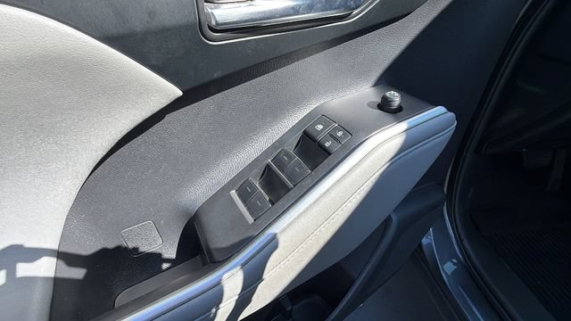 Used 2022 Toyota Highlander XLE AWD/4WD image 20