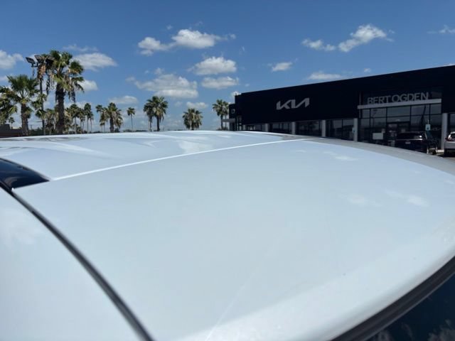 Used 2022 Land Rover Defender 110 S AWD/4WD image 7