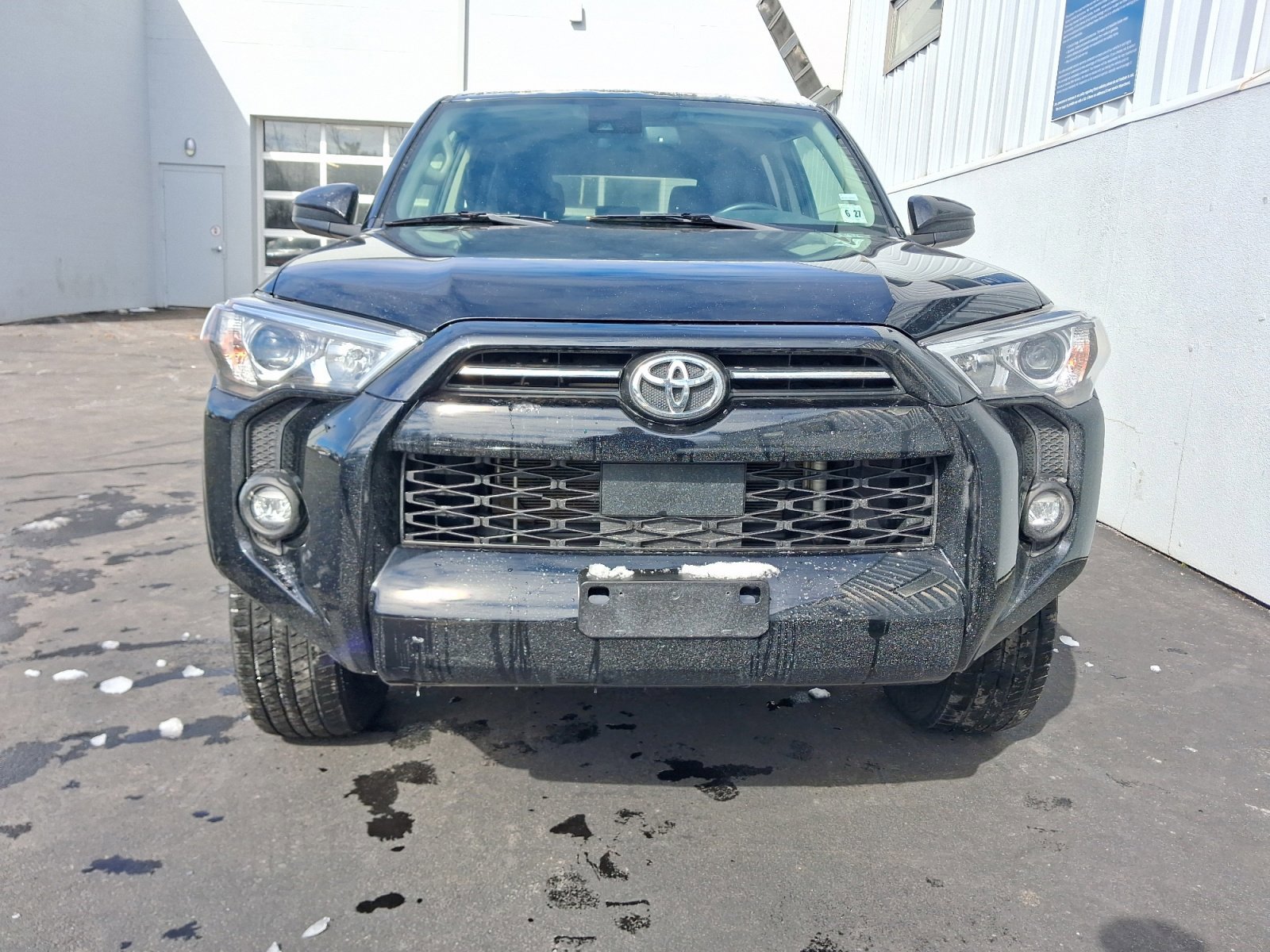 Used 2022 Toyota 4Runner SR5 AWD/4WD image 4