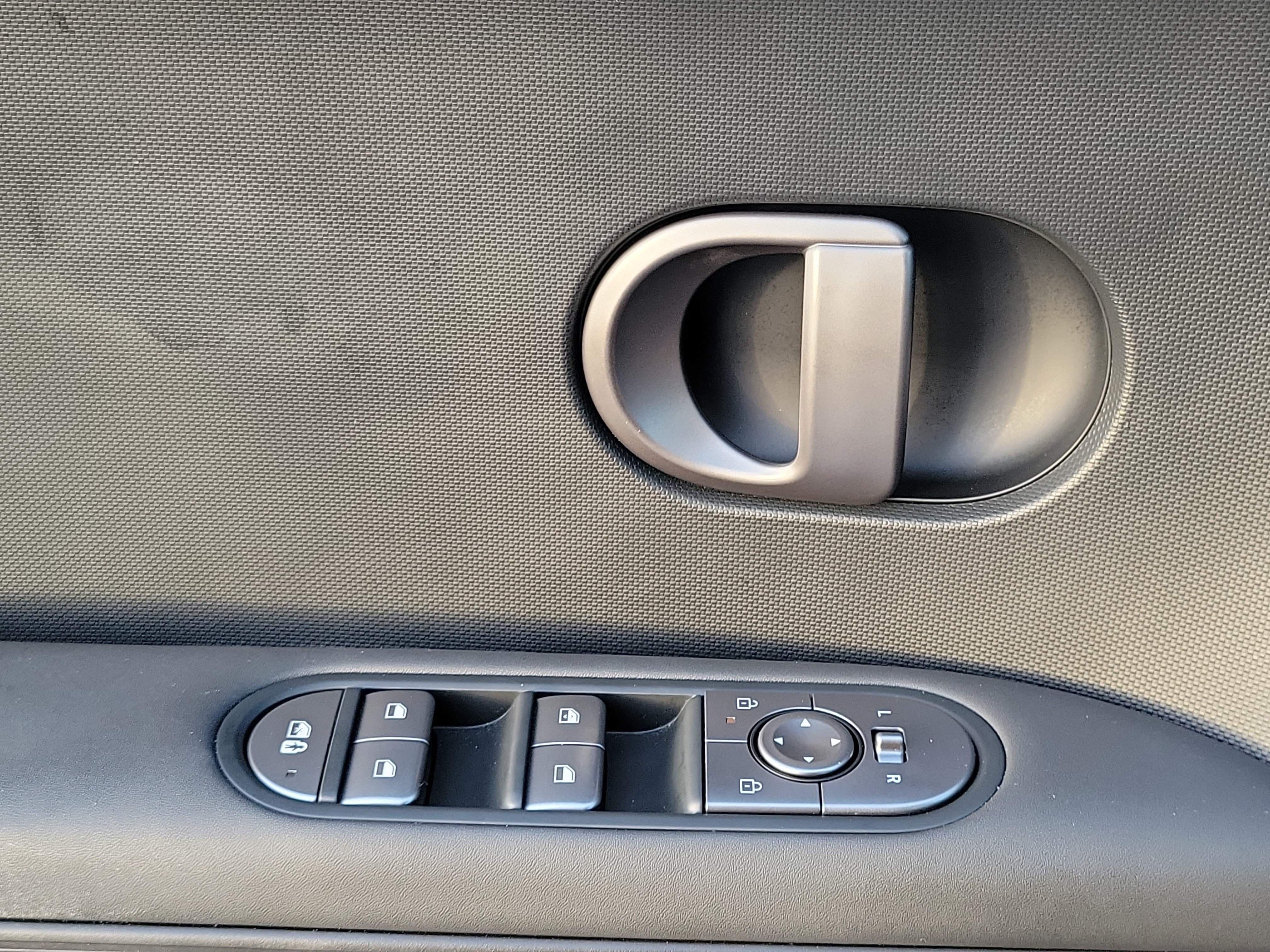 Certified 2025 Hyundai Ioniq 5 SE RWD image 13