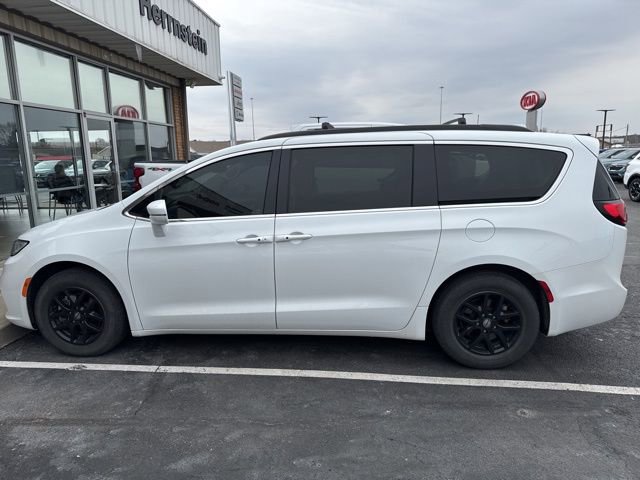 Used 2022 Chrysler Pacifica Touring-L image 10