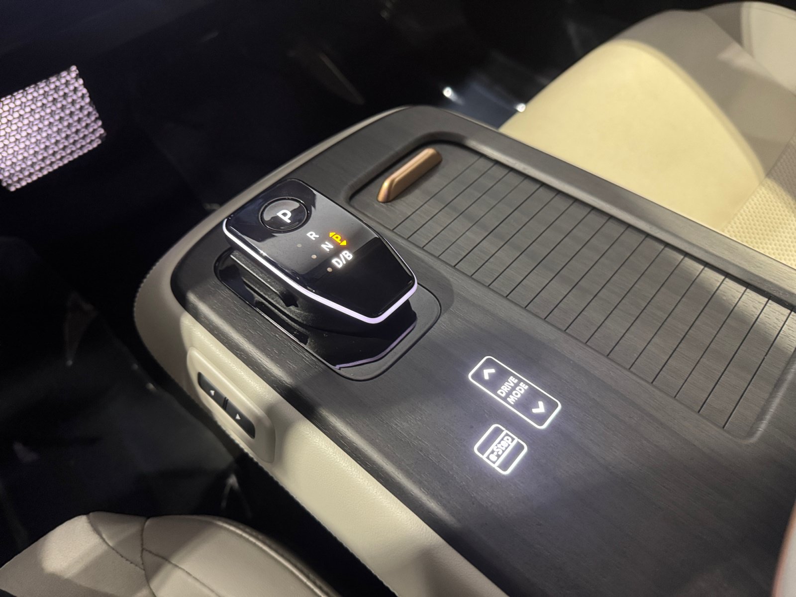 Used 2023 Nissan Ariya FWD image 22