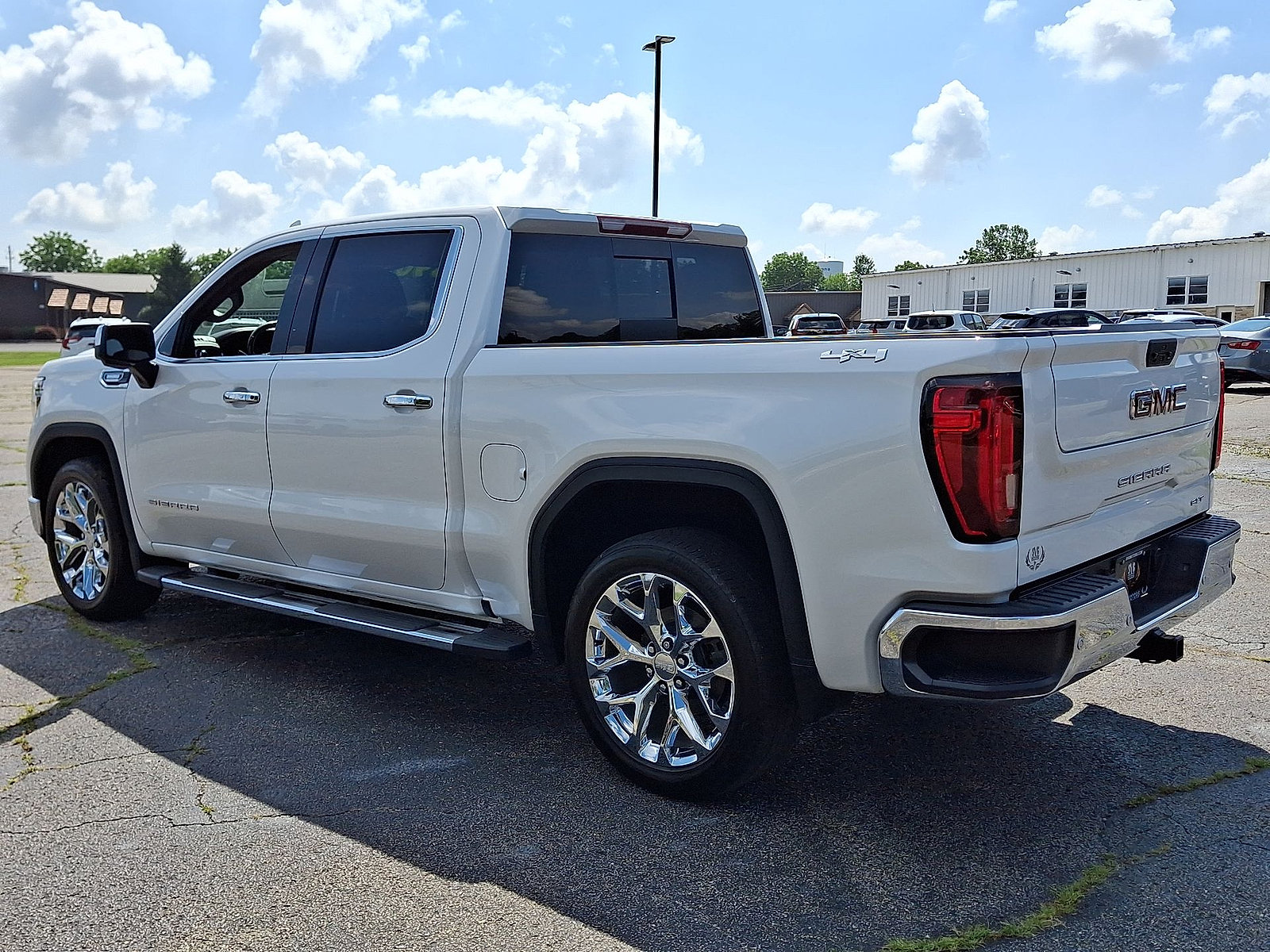 Used 2021 GMC Sierra 1500 SLT w/ SLT Premium Plus Package AWD/4WD image 22