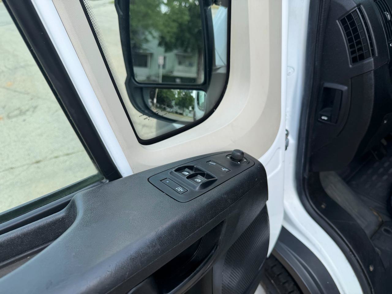 Used 2018 RAM ProMaster 2500 w/ Interior Convenience Group FWD image 10